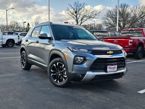 Used 2022 Chevrolet TrailBlazer LT FWD image 2