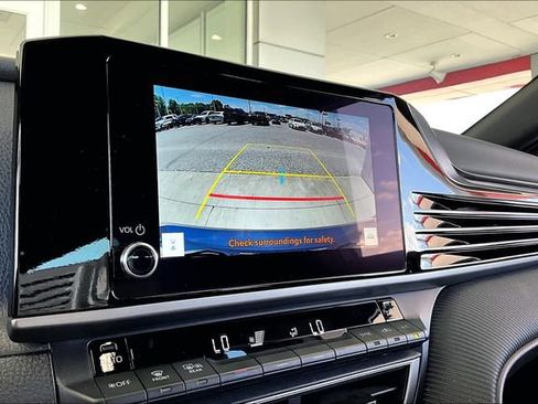 Used 2025 Toyota Camry SE FWD image 13