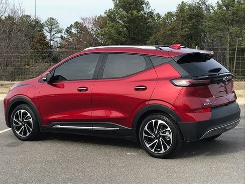 Used 2023 Chevrolet Bolt EUV Premier w/ Sun & Sound Package image 4