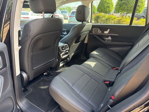 Used 2026 Mercedes-Benz GLS 450 4MATIC image 10