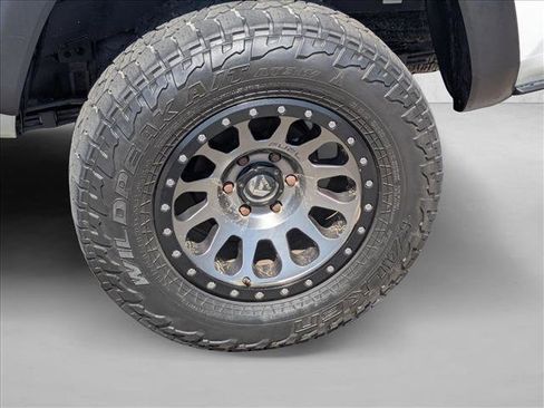 Used 2017 Toyota Tacoma TRD Off-Road w/ Tow Package image 21