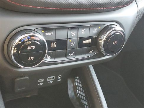 Used 2023 Chevrolet TrailBlazer RS w/ Sun and Liftgate Package image 27