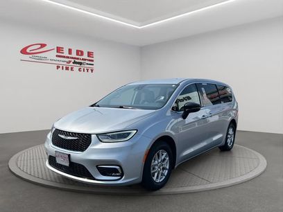 Used 2024 Chrysler Pacifica Touring-L