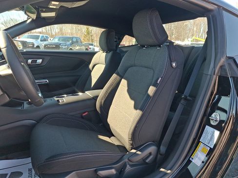 Certified 2025 Ford Mustang Coupe image 13