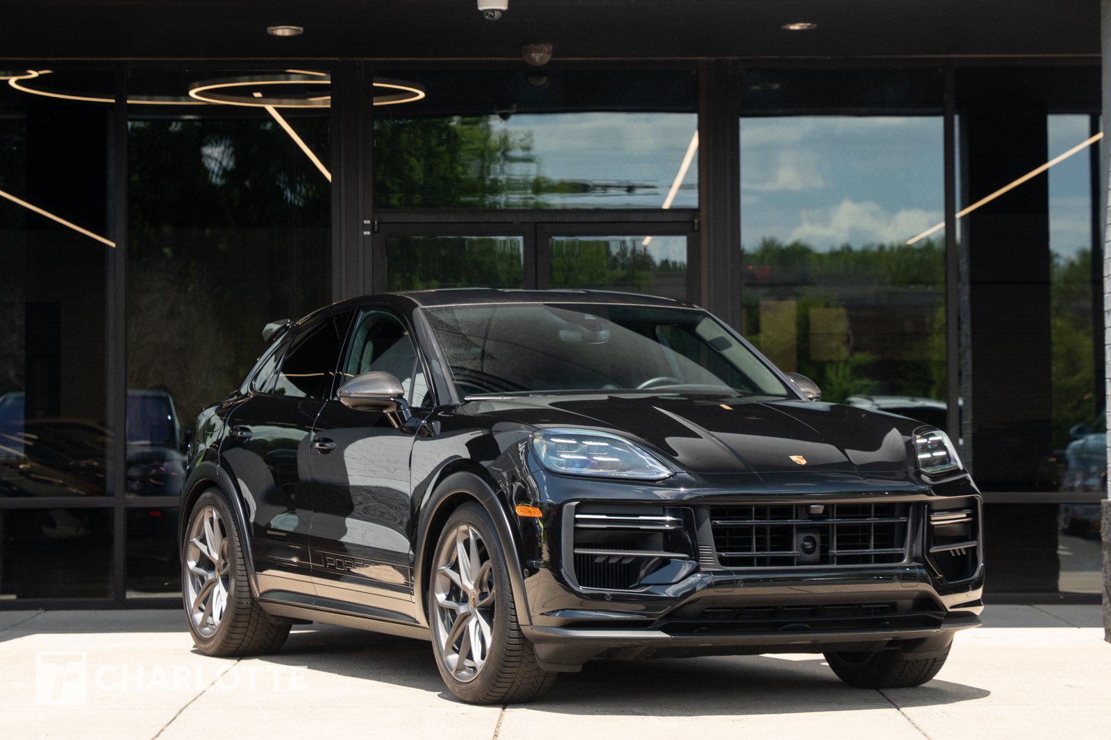 Used 2024 Porsche Cayenne Turbo GT AWD/4WD image 2