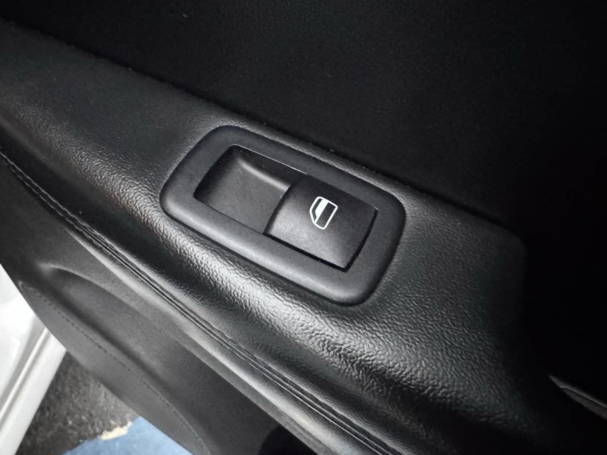 Used 2017 Jeep Grand Cherokee Altitude AWD/4WD image 33
