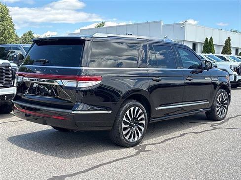 Used 2023 Lincoln Navigator L Black Label AWD/4WD image 2