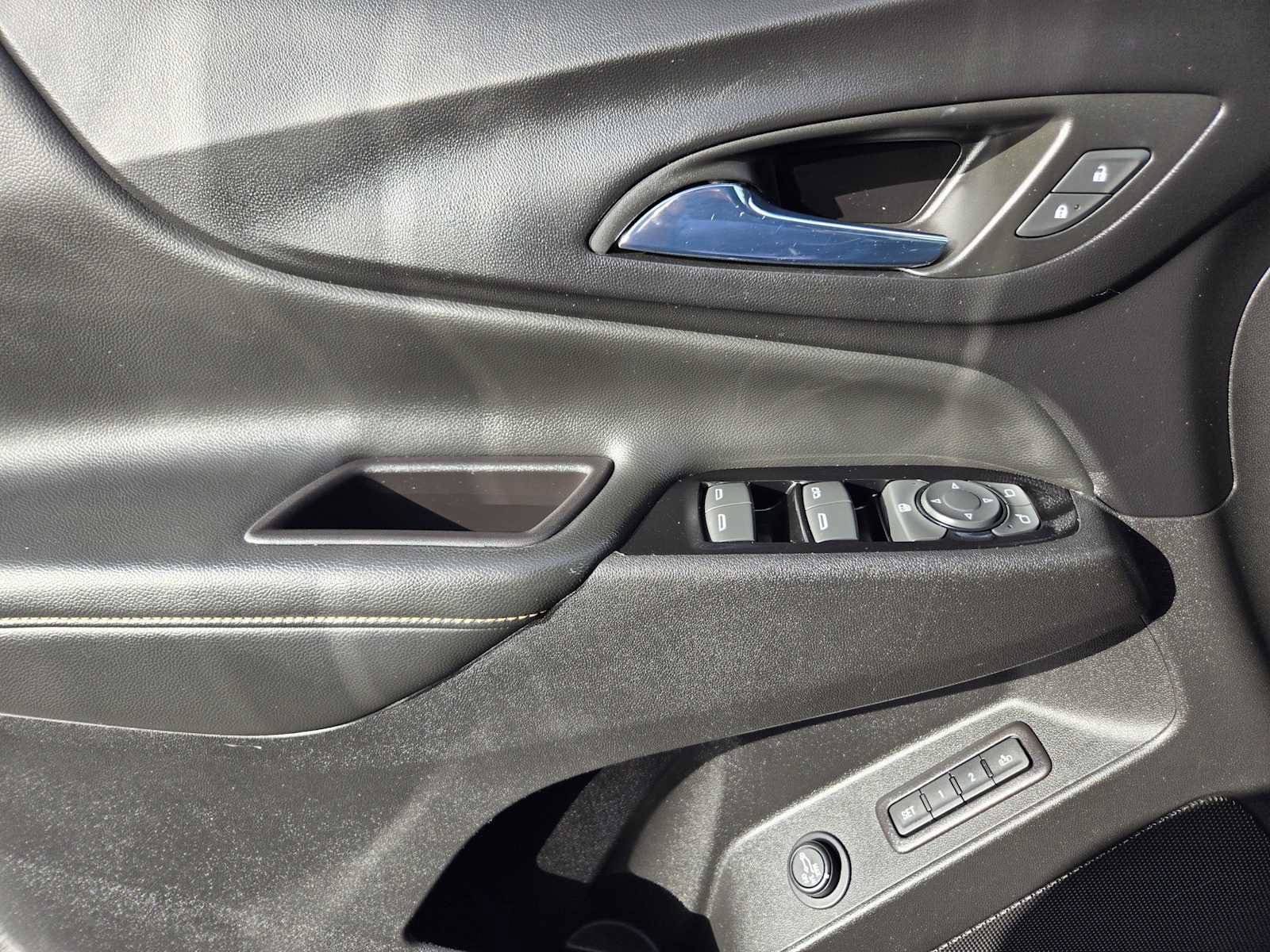 Used 2022 Chevrolet Equinox Premier FWD image 21