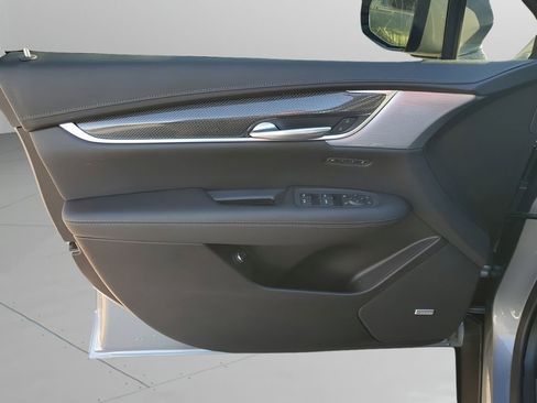 Certified 2025 Cadillac XT5 Sportv w/ Technology Package image 26