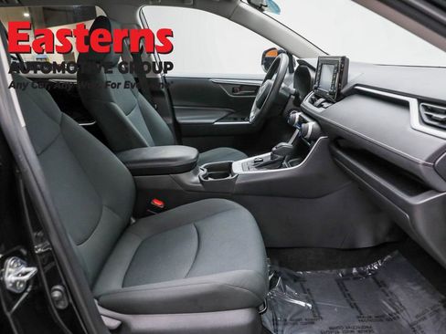 Used 2021 Toyota RAV4 LE image 23