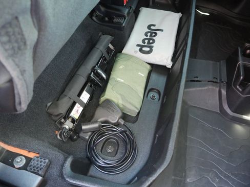 Used 2020 Jeep Gladiator Rubicon AWD/4WD image 33