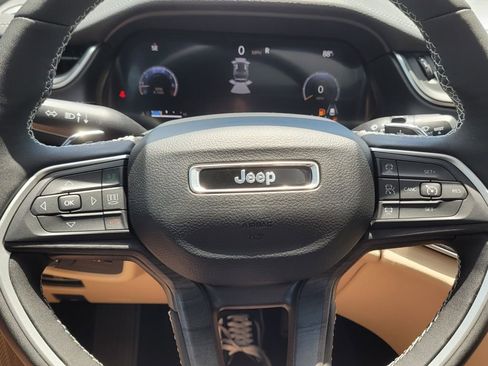 New 2024 Jeep Grand Cherokee Limited w/ Luxury Tech Group II AWD/4WD image 20