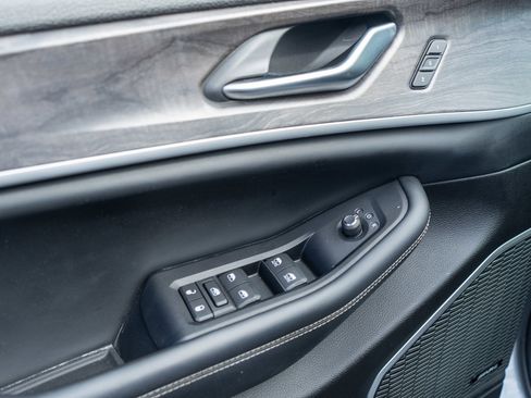 Used 2022 Jeep Grand Cherokee Limited 4xe w/ Luxury Tech Group II image 15