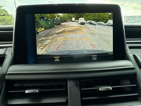 Used 2024 Chevrolet Suburban LT RWD image 28