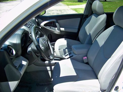 Used 2008 Toyota RAV4 Limited AWD/4WD image 18