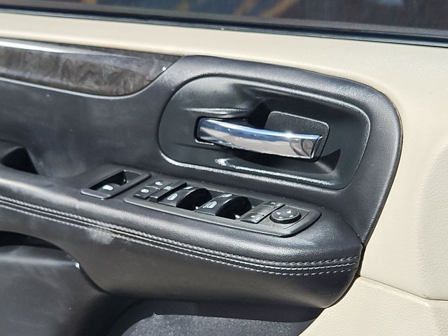 Used 2012 Dodge Grand Caravan Crew w/ Trailer Tow Group FWD image 12