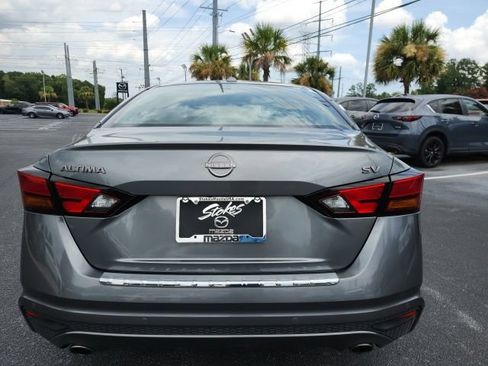 Used 2023 Nissan Altima 2.5 SV w/ SV Premium Package FWD image 8