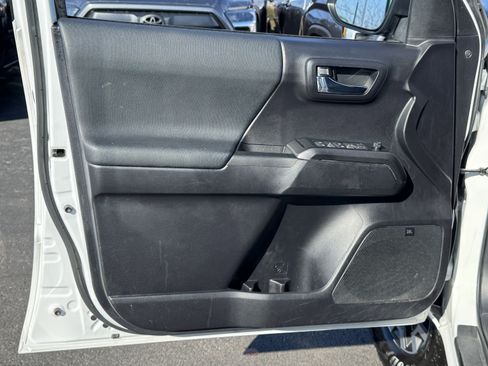 Used 2020 Toyota Tacoma TRD Off-Road image 23