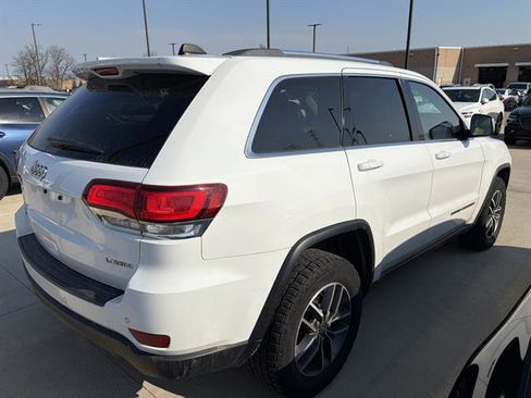 Used 2020 Jeep Grand Cherokee Laredo w/ 18" Wheel & 8.4" Radio Group image 2