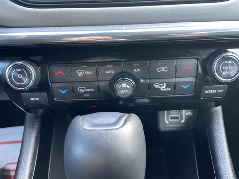 Certified 2024 Jeep Compass Limited image 48