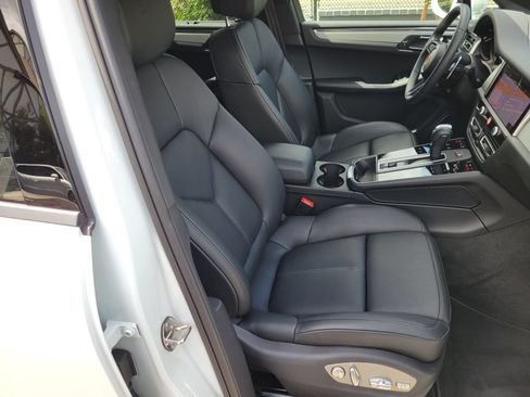 Used 2026 Porsche Macan AWD/4WD image 29