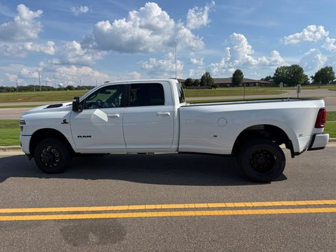 New 2026 RAM 3500 Laramie w/ Night Edition AWD/4WD image 13