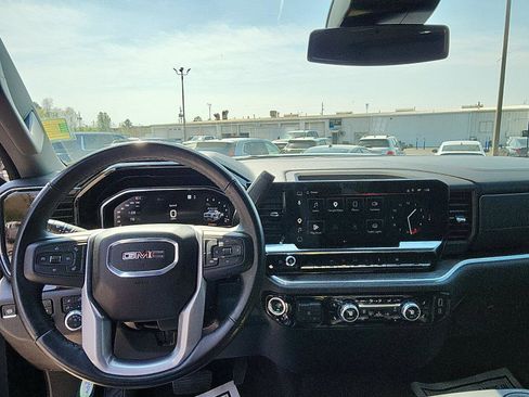 Used 2025 GMC Sierra 1500 SLT image 17