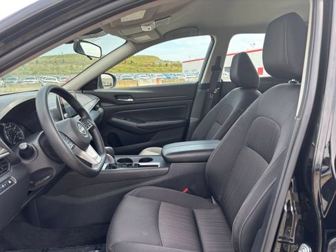 Used 2025 Nissan Altima 2.5 SV FWD image 24