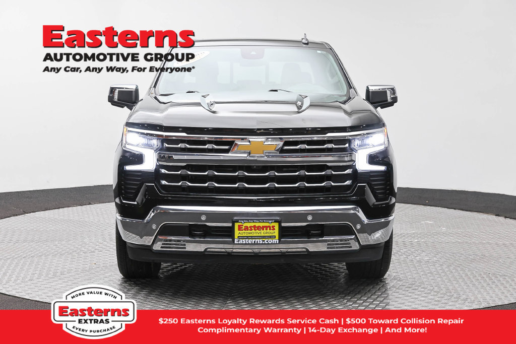 Used 2023 Chevrolet Silverado 1500 LTZ w/ LTZ Convenience Package II AWD/4WD image 3