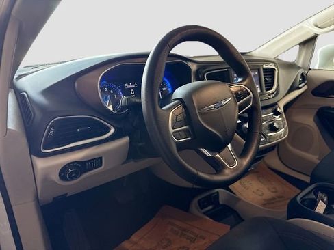 Used 2019 Chrysler Pacifica Touring Plus w/ Tire & Wheel Group image 10