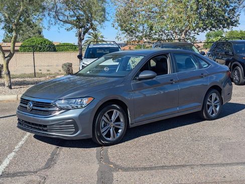 Used 2024 Volkswagen Jetta SE image 1