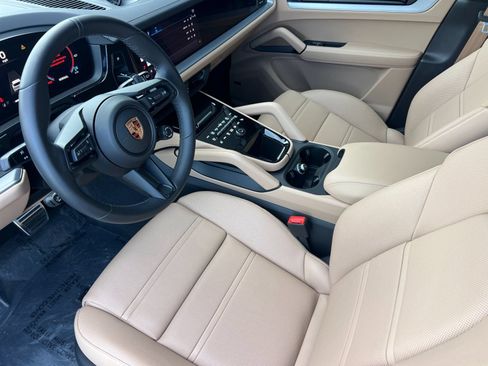 Certified 2026 Porsche Cayenne GTS AWD/4WD image 4