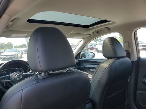 Used 2023 Nissan Sentra SR w/ SR Premium Package FWD image 10