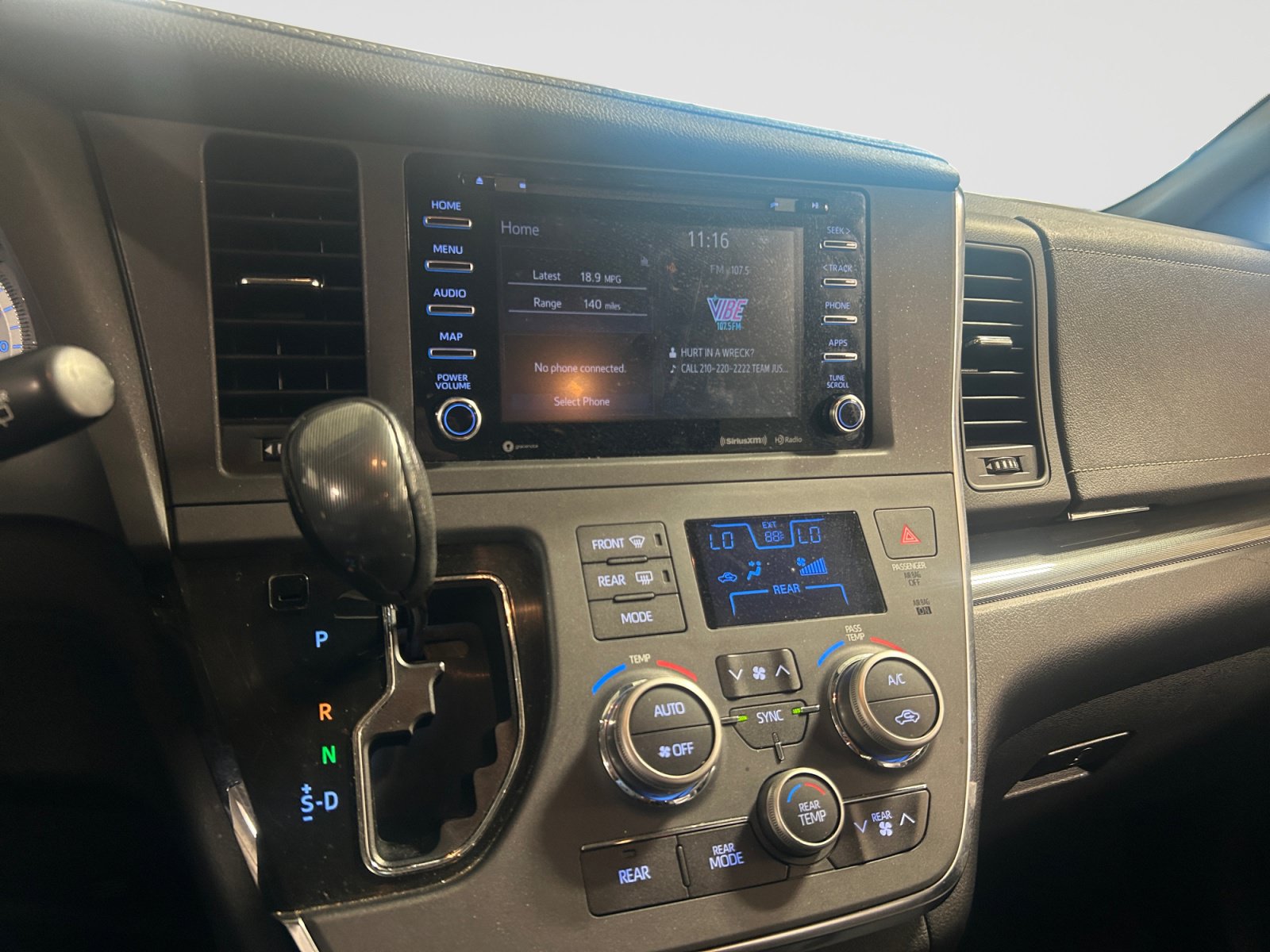 Used 2019 Toyota Sienna SE FWD image 16