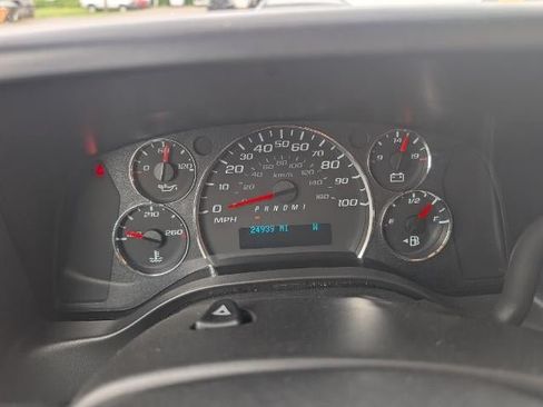 Used 2025 Chevrolet Express 3500 LT w/ LT Preferred Equipment Group RWD image 16
