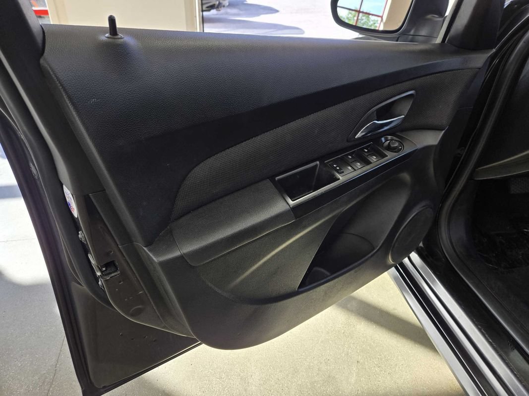 Used 2016 Chevrolet Cruze LT FWD image 9
