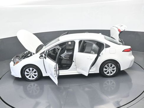 Used 2024 Toyota Corolla LE image 64