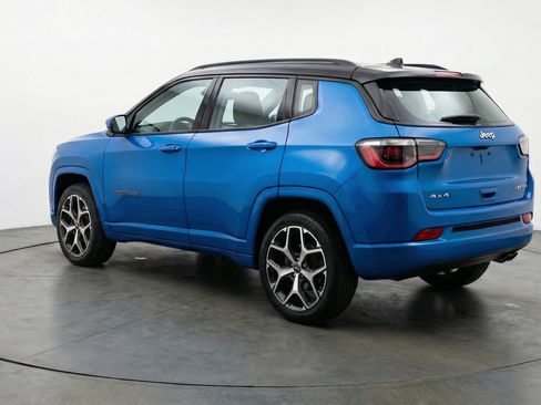 Used 2025 Jeep Compass Limited image 6