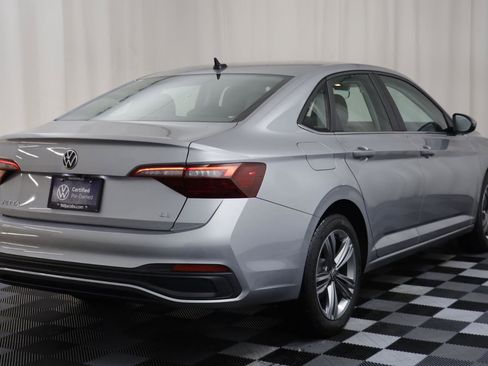 Certified 2022 Volkswagen Jetta SE image 16