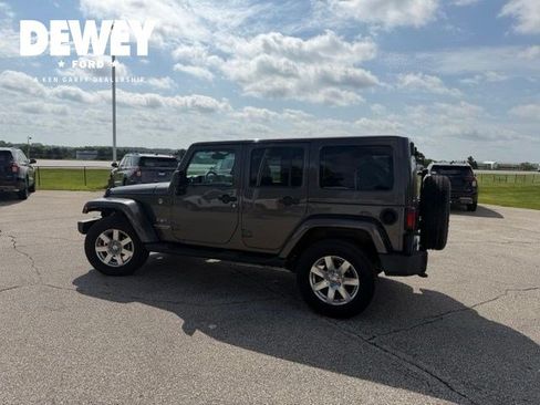 Used 2017 Jeep Wrangler Unlimited Sahara w/ Connectivity Group AWD/4WD image 9