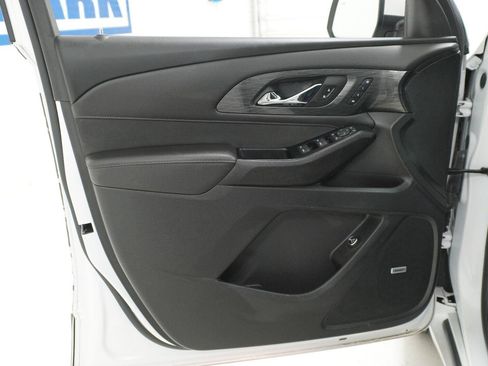 Used 2023 Chevrolet Traverse High Country FWD image 25