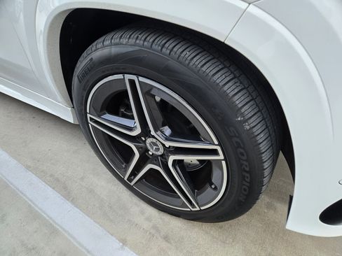 Used 2024 Mercedes-Benz GLS 450 4MATIC image 8