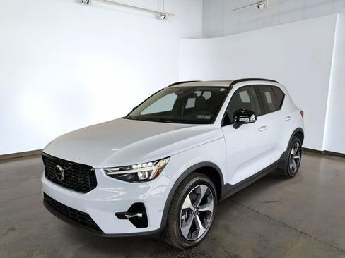 Used 2026 Volvo XC40 B5 Plus w/ Protection Package Premier AWD/4WD image 1
