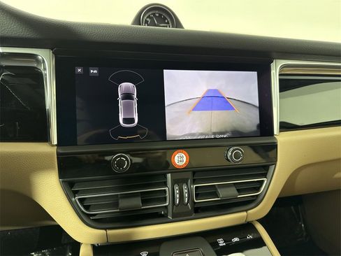 Certified 2025 Porsche Macan image 30