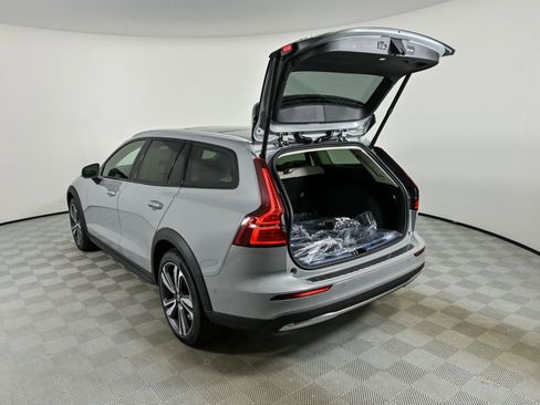 New 2026 Volvo V60 B5 Cross Country Plus w/ Protection Package Premier image 32