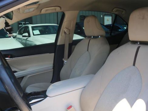 Used 2018 Toyota Camry LE FWD image 8