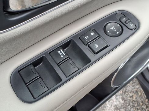 Used 2018 Honda HR-V EX-L image 12