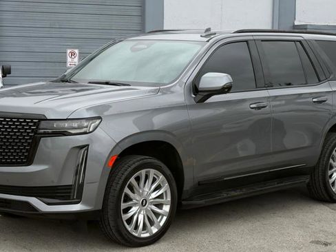 Used 2022 Cadillac Escalade Luxury image 2