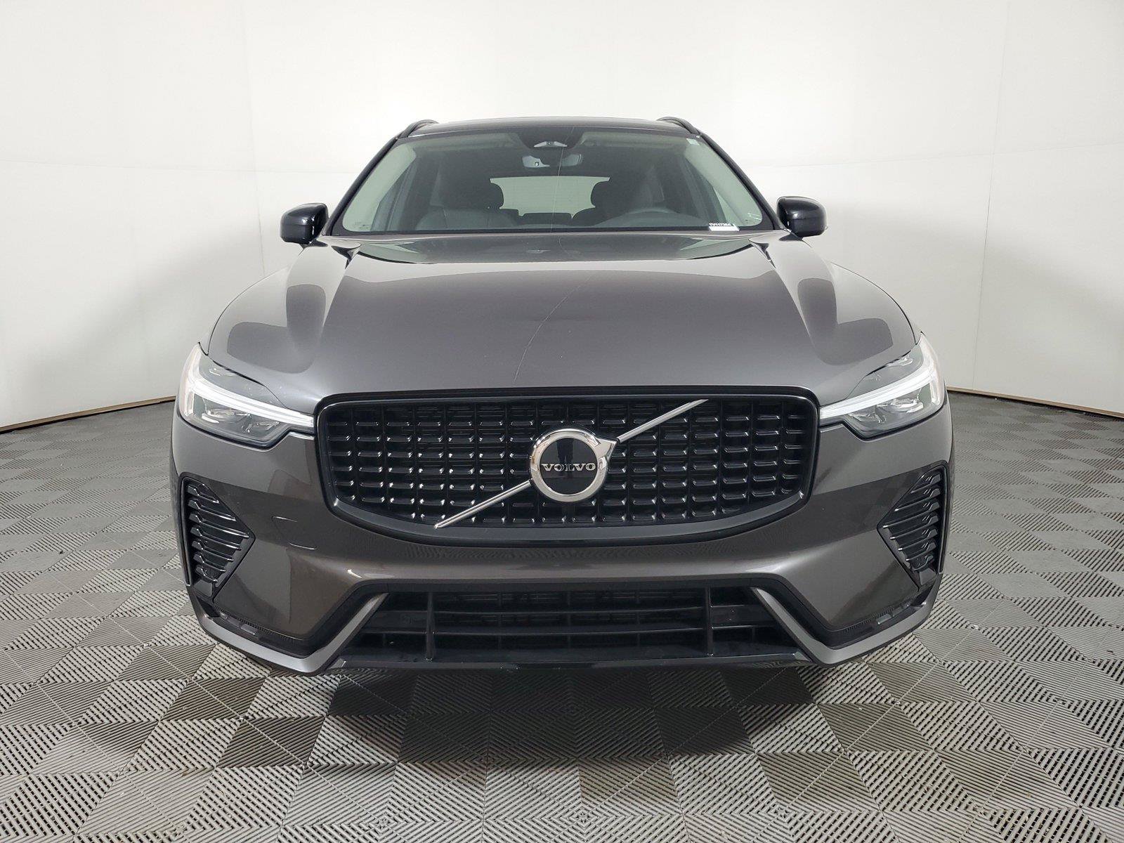 Used 2024 Volvo XC60 B5 Core w/ Protection Package Premier AWD/4WD image 2