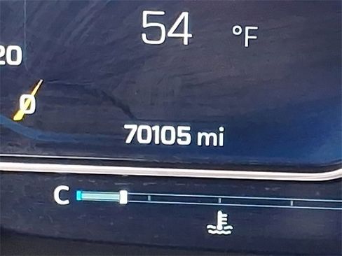 Used 2024 Chevrolet Suburban Premier image 19